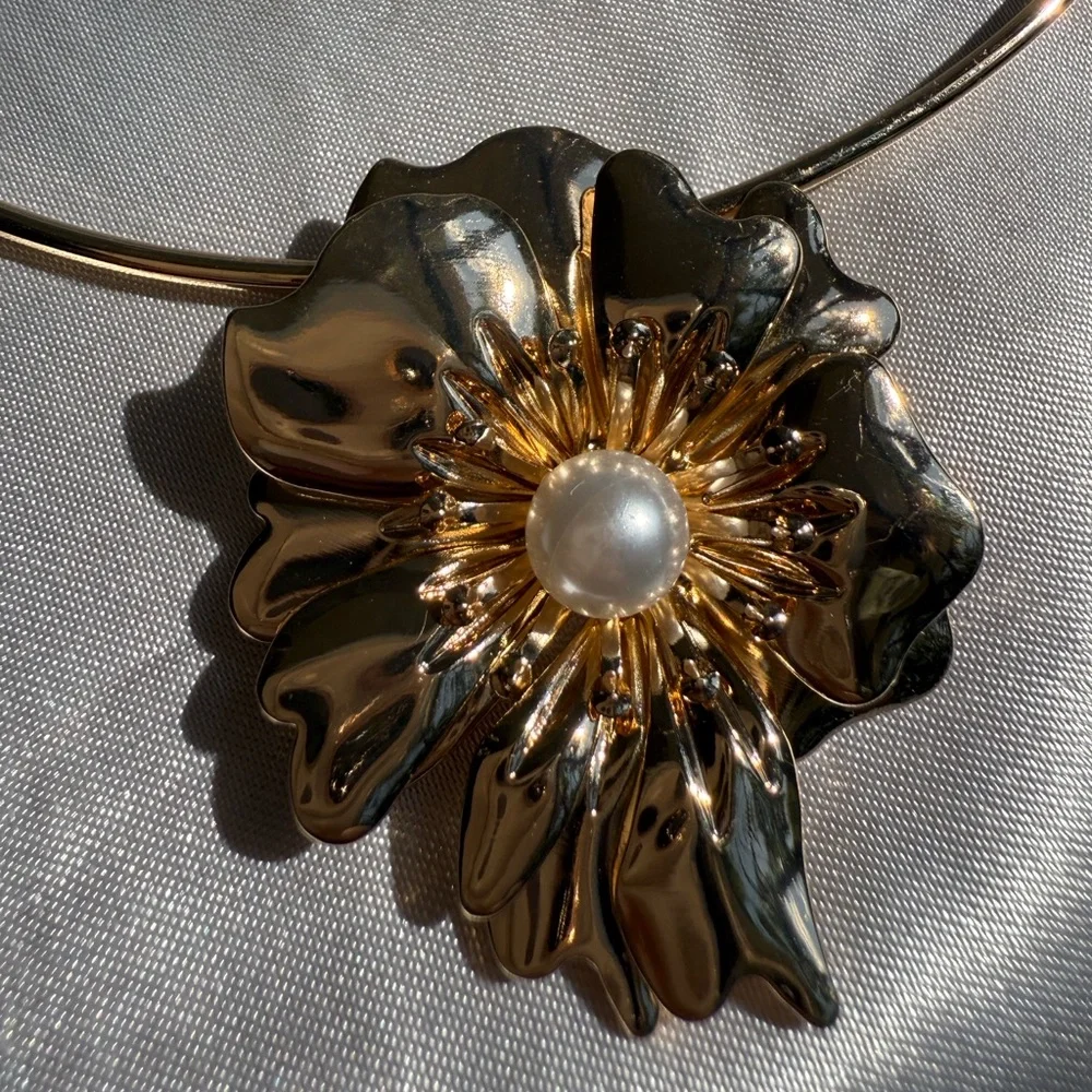 Zara lux unique adjustaby Gold Flower Necklace - Picture 3 of 10